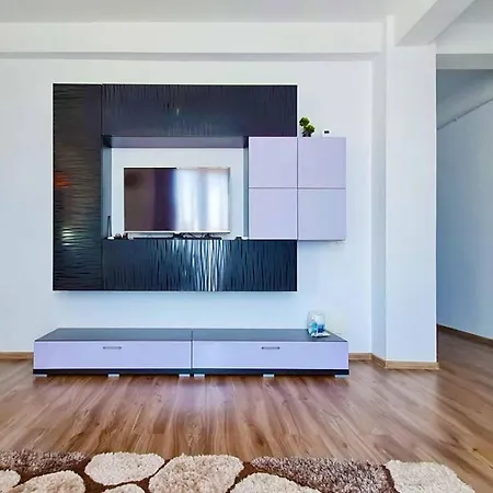Daire Creative Eduard Apartament *